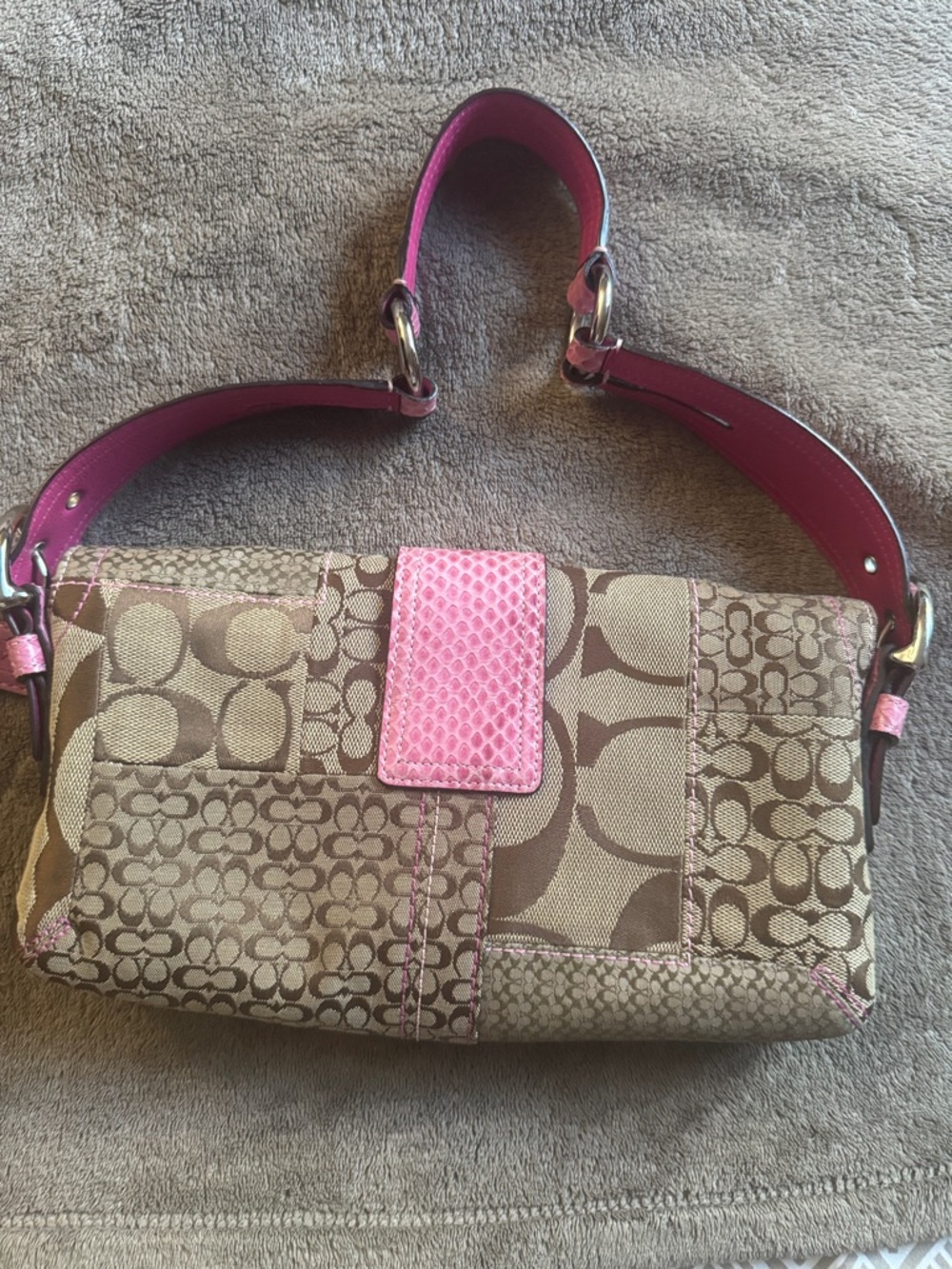 Coach Beige Signature Shoulder Bag with Pink Trim - Picture 2 of 5